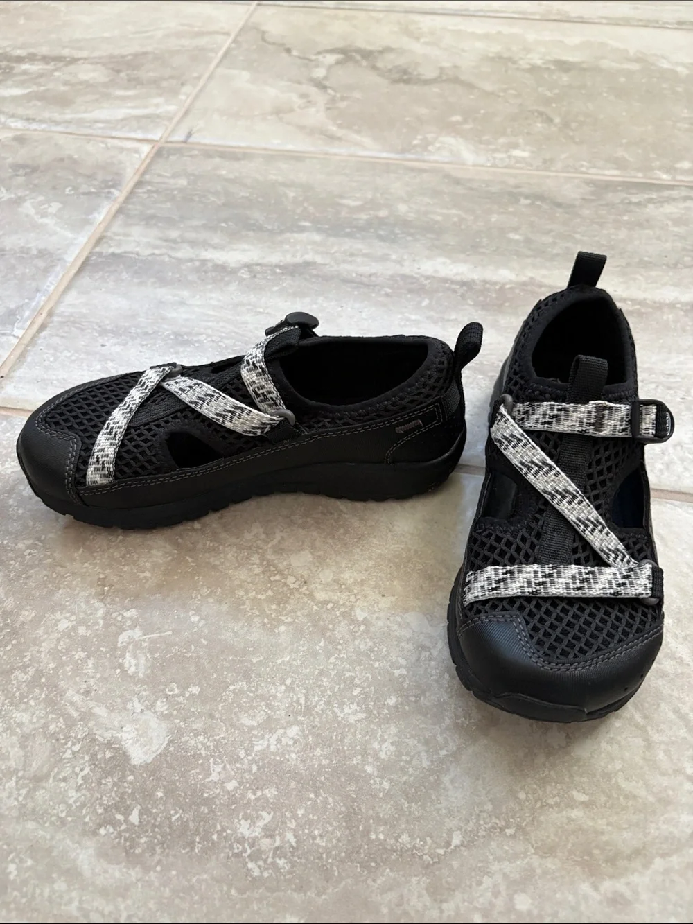 Chaco Kids Odyssey Water Shoes EUC, size 1 but run small (size 13)
